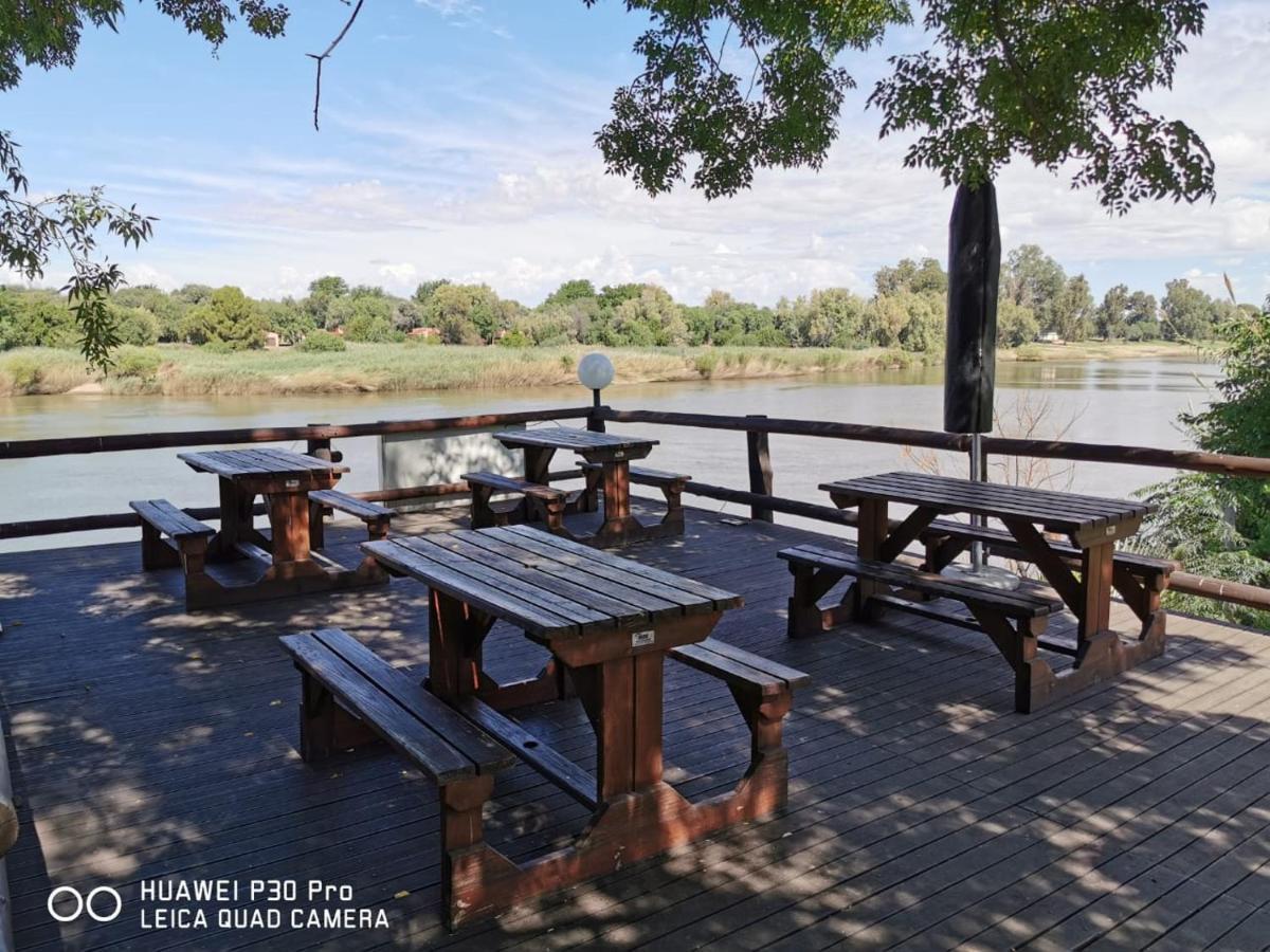 Moonriver Guesthouse Upington Esterno foto