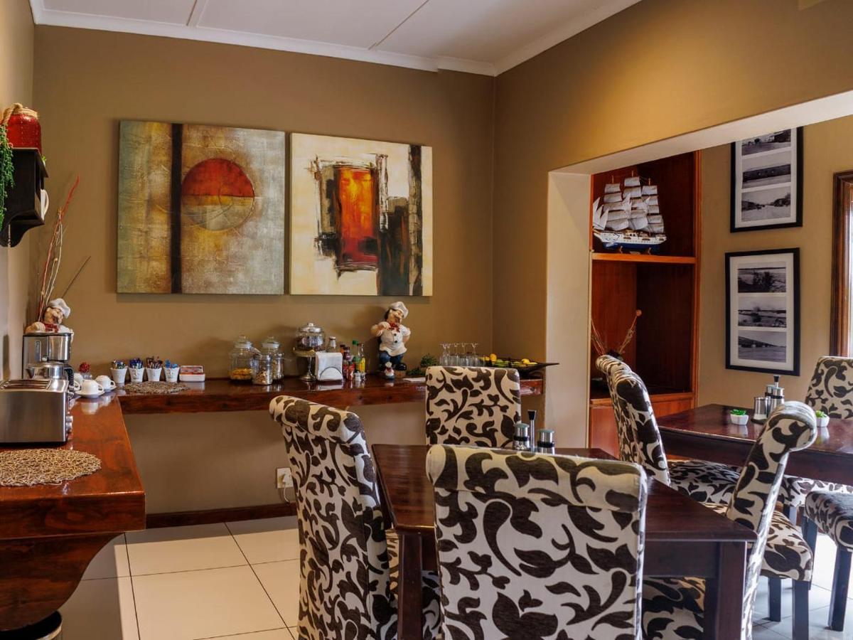 Moonriver Guesthouse Upington Esterno foto