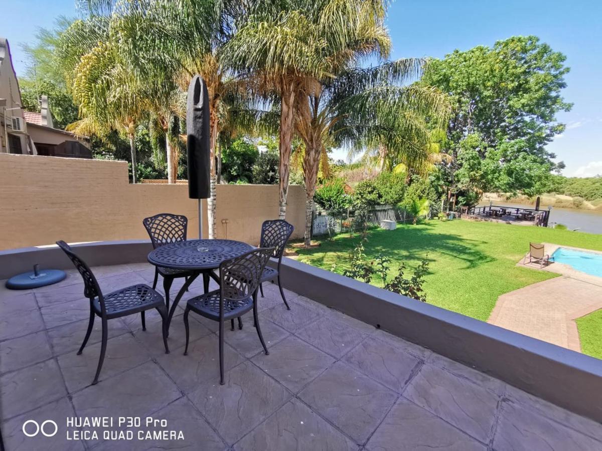 Moonriver Guesthouse Upington Esterno foto
