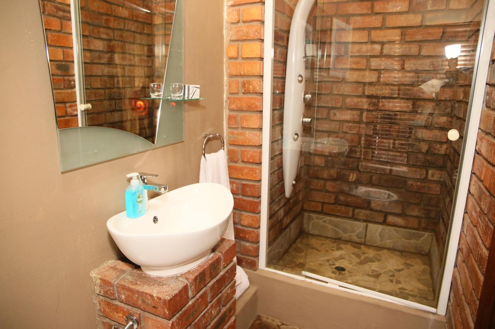 Moonriver Guesthouse Upington Esterno foto
