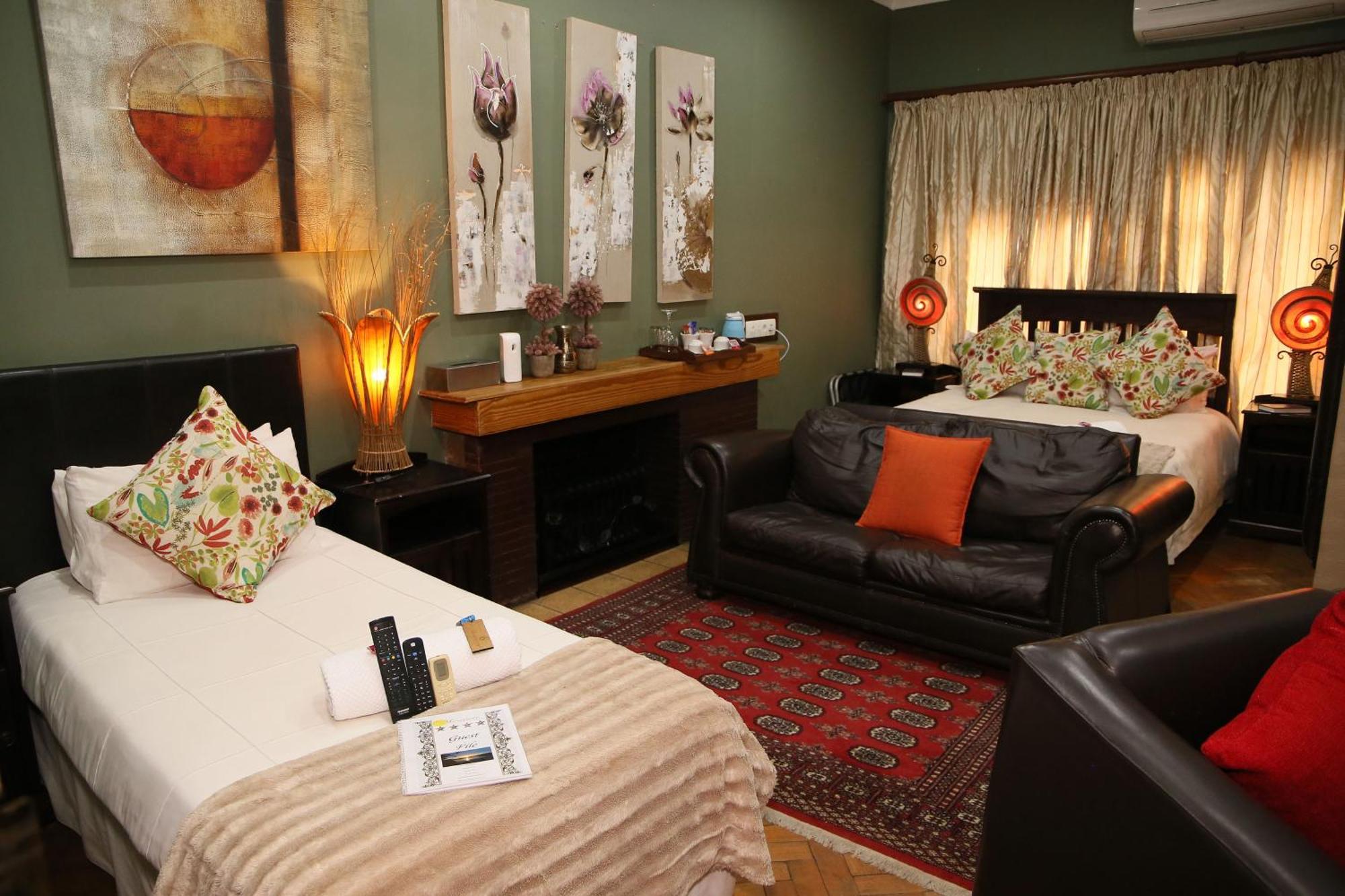 Moonriver Guesthouse Upington Esterno foto