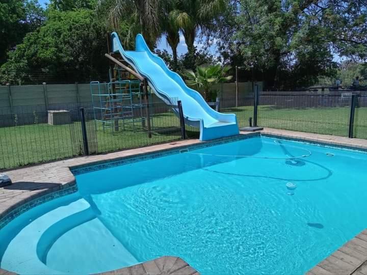 Moonriver Guesthouse Upington Esterno foto